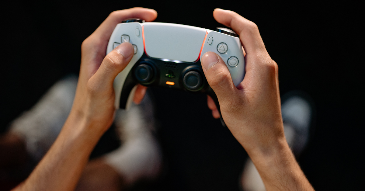 Oura Ring Gen 4 vs. Apple Watch Series 11: Which is Best for Sleep Optimization?